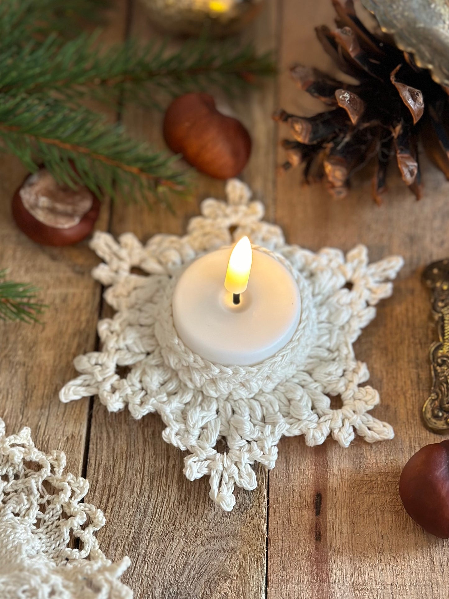 Enchanting wintertale tealight holder