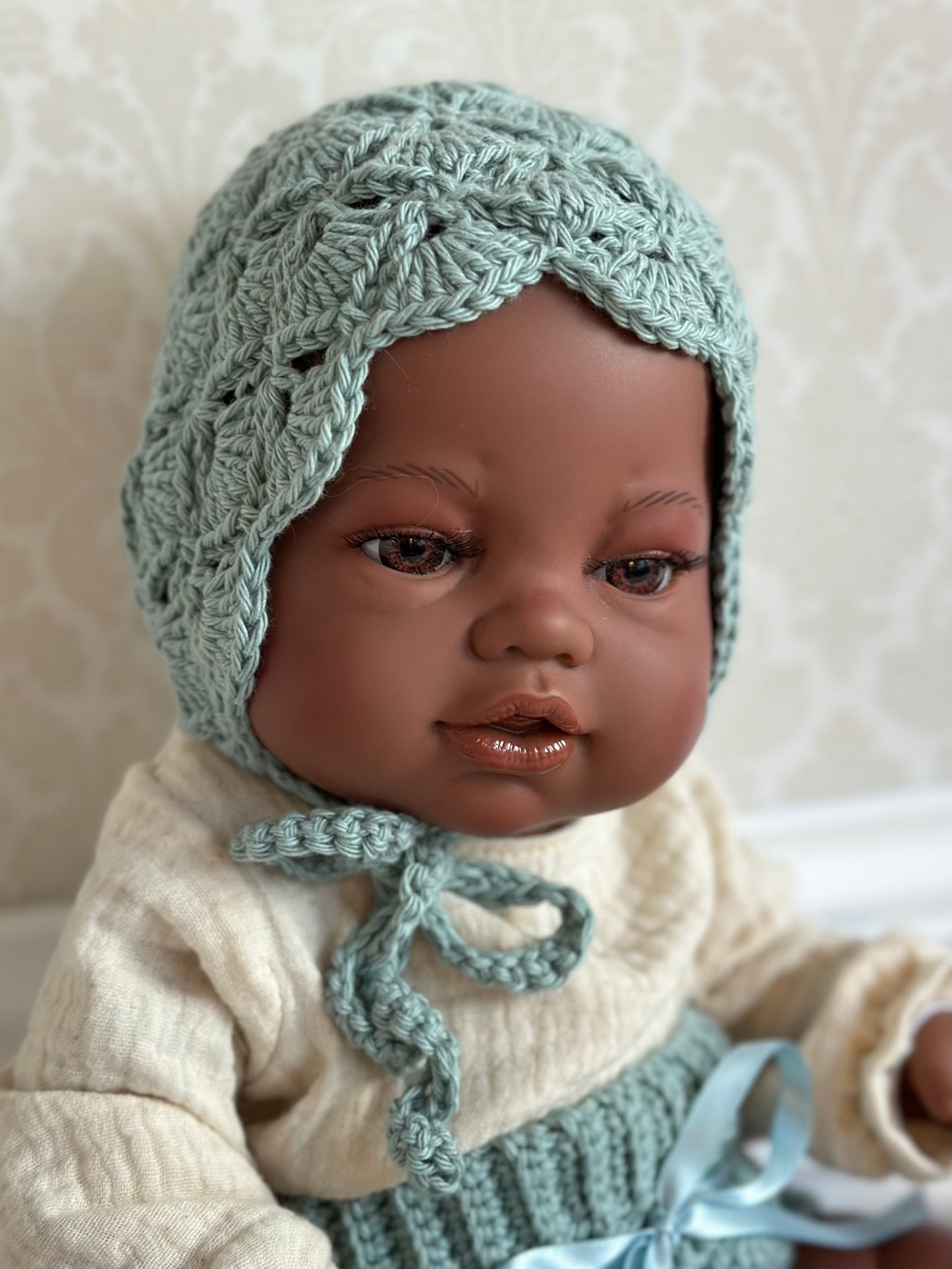 Doll bonnet